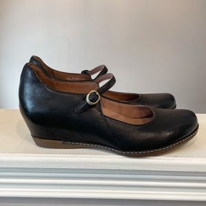 Dansko Women's Loralie Black Wedge size 39 (8.5-9 M US)